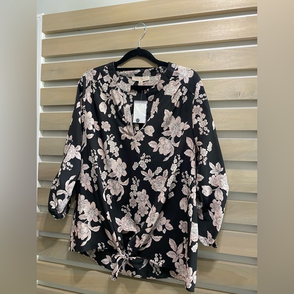 NWT - Versona top - Picture 1 of 2